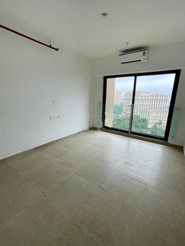 Room in 4 BHK Apartment at Kanakia Silicon Valley, Powai – for Rent