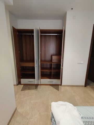 Room in 2 BHK Apartment at Hiranandani Castle Rock, Powai – for Rent