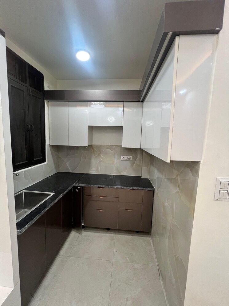 Kitchen, vijay nagar 3 Bedroom 1400 Sq.Ft. Builder Floor In Vijay Nagar Ghaziabad 8144395
