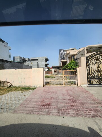  Plot For Sale in Sector 11
