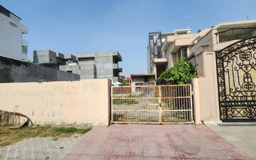 Plot For Sale in Sector 11