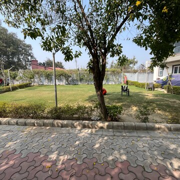 Parking in 6+ BHK Villa at Dera Mandi – for Sale