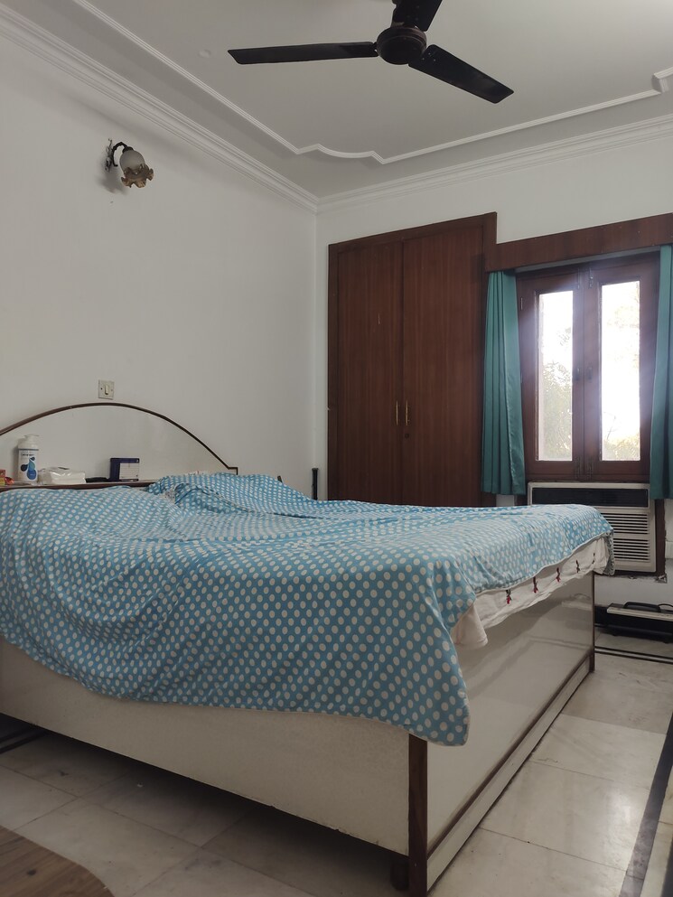 Bathroom, greater kailash i 3 Bedroom 1500 Sq.Ft. Apartment In Greater Kailash I Delhi 8144372