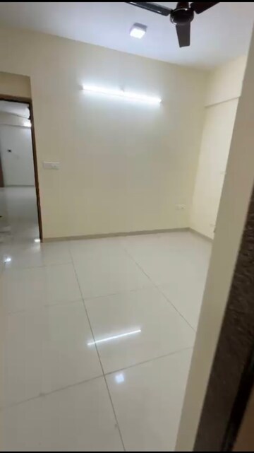 2 BHK Apartment For Rent in Chandak Nishchay, Borivali East