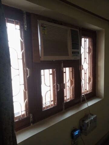 Room in 1 BHK Villa at Aliganj – for Rent