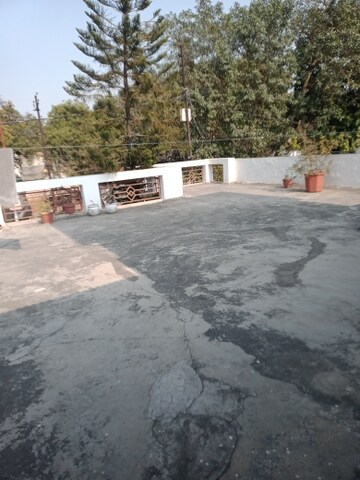 Parking in 1 BHK Villa at Aliganj – for Rent