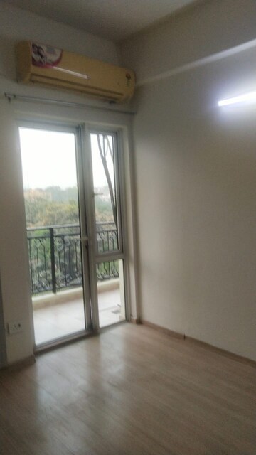 Room in 3 BHK Apartment at Moti Nagar – for Rent