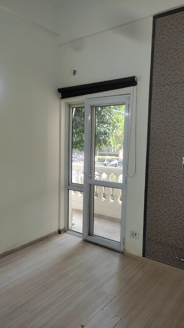 Room in 3 BHK Apartment at Moti Nagar – for Rent