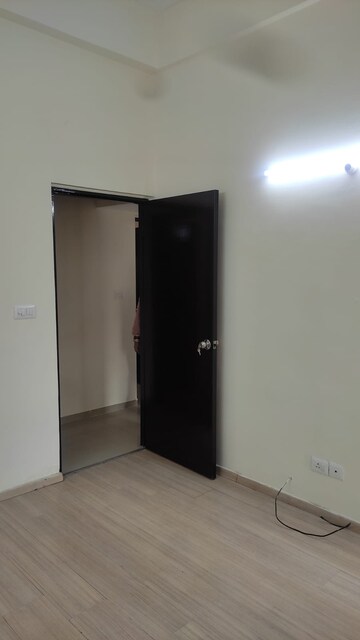 Room in 3 BHK Apartment at Moti Nagar – for Rent