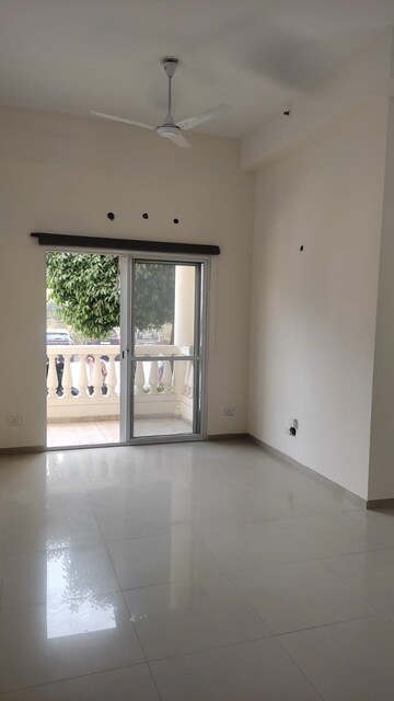 Room in 3 BHK Apartment at Moti Nagar – for Rent