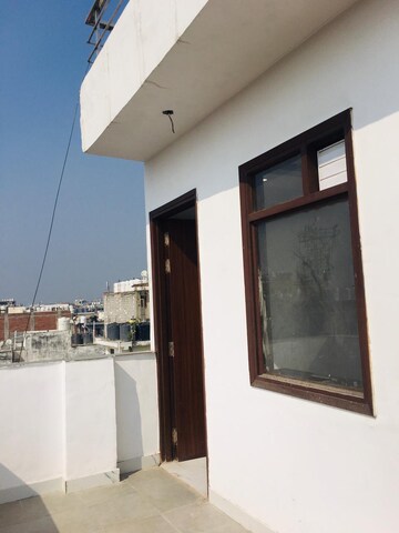 Room in 2 BHK Builder Floor at Saket – for Rent