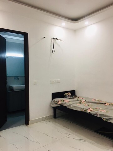 Room in 2 BHK Builder Floor at Saket – for Rent