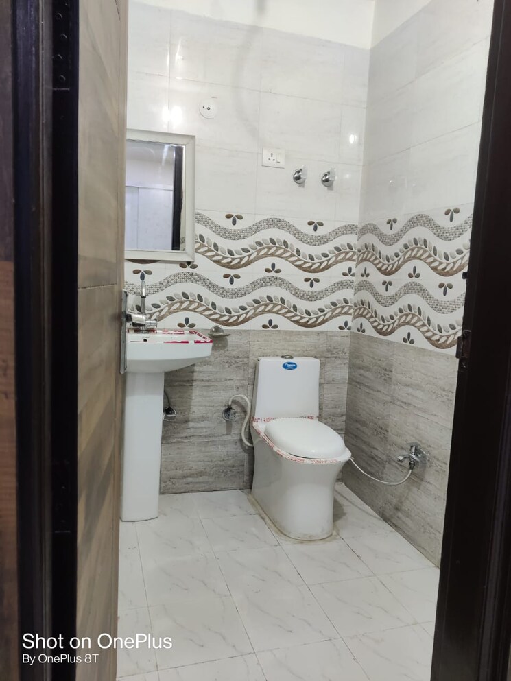 Bathroom, mahagun-puram-phase-i 2 Bedroom 900 Sq.Ft. Apartment In Avantika Extension Ghaziabad 8144739