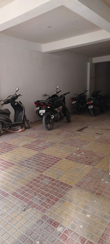 Parking in 2 BHK Builder Floor at Sector 73 – for Sale