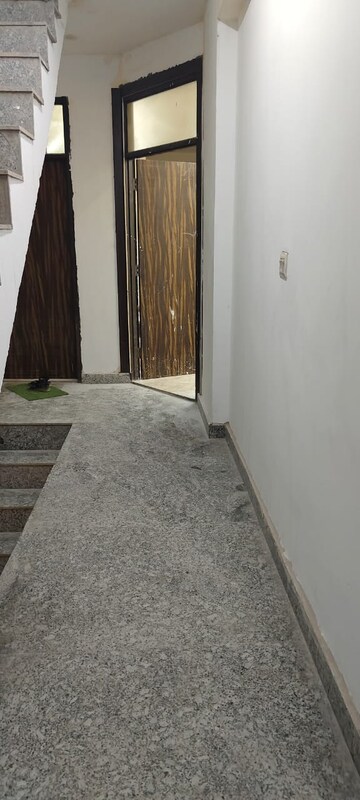 Room in 2 BHK Builder Floor at Sector 73 – for Sale