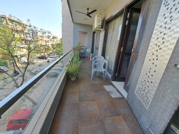 Balcony in 3 BHK Builder Floor at Ardee City, Sector 52 – for Rent