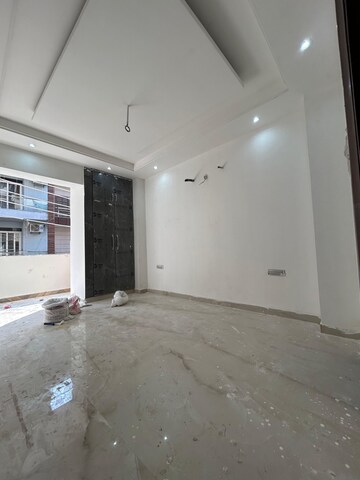 Room in 3 BHK Builder Floor at Sainik Colony – for Sale