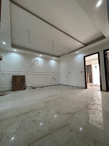 Room in 3 BHK Builder Floor at Sainik Colony – for Sale