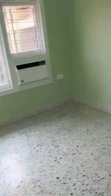 Room in 2 BHK Apartment at Swaranga Apartment, Santacruz West – for Rent