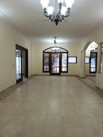 Room in 6+ BHK Independent House at Ansal Sushant Lok I, Sector 43 – for Sale