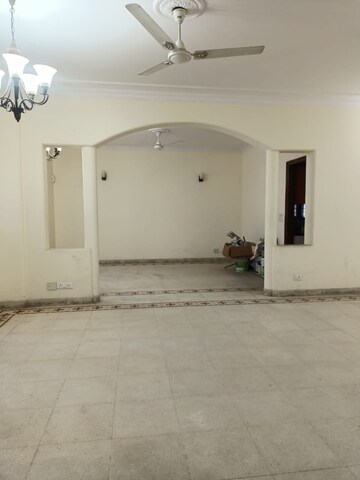 Room in 6+ BHK Independent House at Ansal Sushant Lok I, Sector 43 – for Sale