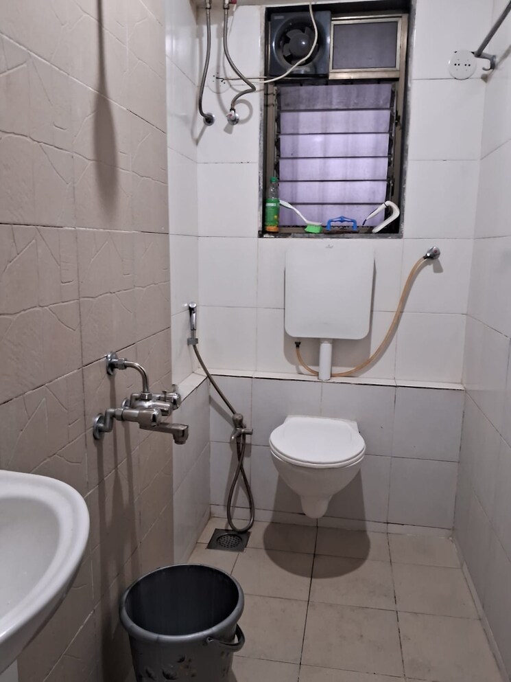 Bathroom, runwal-garden-city 2 Bedroom 620 Sq.Ft. Apartment In Balkum Pada Thane 8145049