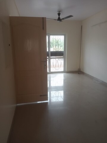 Room in 4 BHK Apartment at BPTP Park Elite Floors, Sector 85 – for Sale