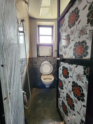 Bathroom in 1 BHK Apartment at Kandivali East – for Rent
