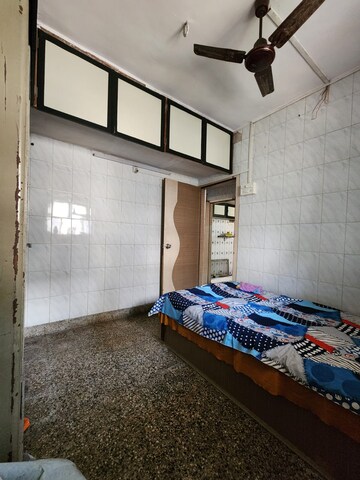 Bedroom in 1 BHK Apartment at Kandivali East – for Rent