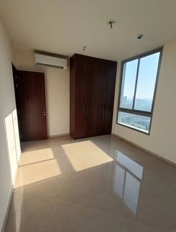 Room in 2 BHK Apartment at Piramal Vaikunth, Balkum Pada – for Sale