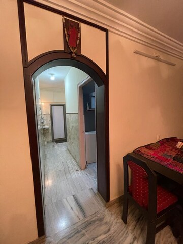 Lift in 2 BHK Apartment at Santacruz East – for Rent