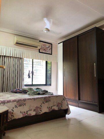 Bedroom in 4 BHK Apartment at Bandra West – for Rent