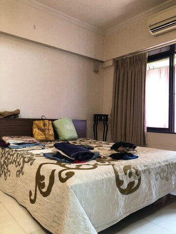 Bedroom in 4 BHK Apartment at Bandra West – for Rent