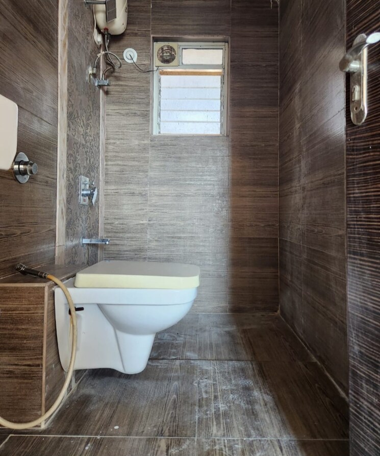 Bathroom, pride-presidency-luxuria 2.5 Bedroom 900 Sq.Ft. Apartment In Ghodbunder Road Thane 8145400