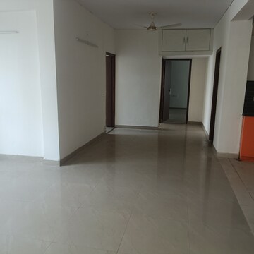 2 BHK Apartment For Rent in Emaar Emerald Estate, Sector 65