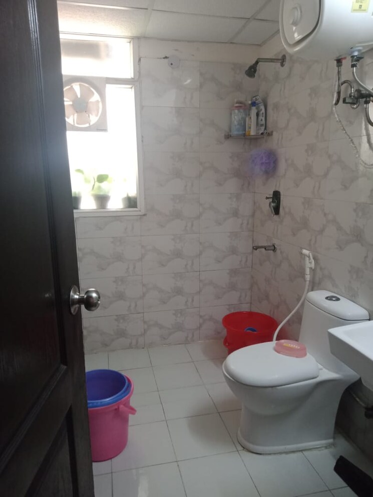 Bathroom, sethi-max-royale 3 Bedroom 1440 Sq.Ft. Apartment In Sector 76 Noida 8145485