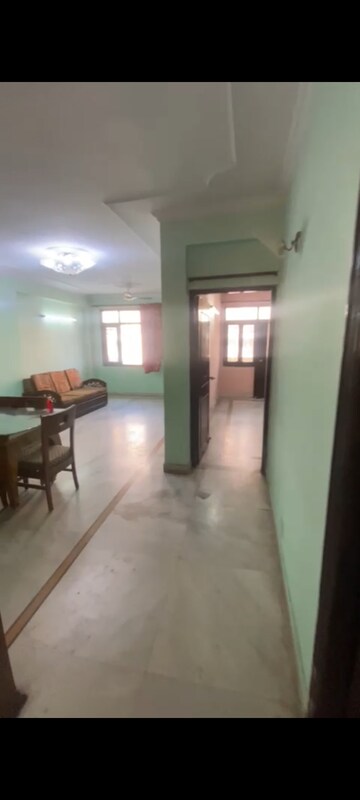 Parking in 3 BHK Apartment at Mahagun Manor, Sector 50 – for Rent