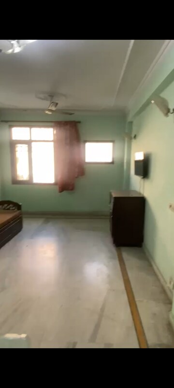Living Room in 3 BHK Apartment at Mahagun Manor, Sector 50 – for Rent