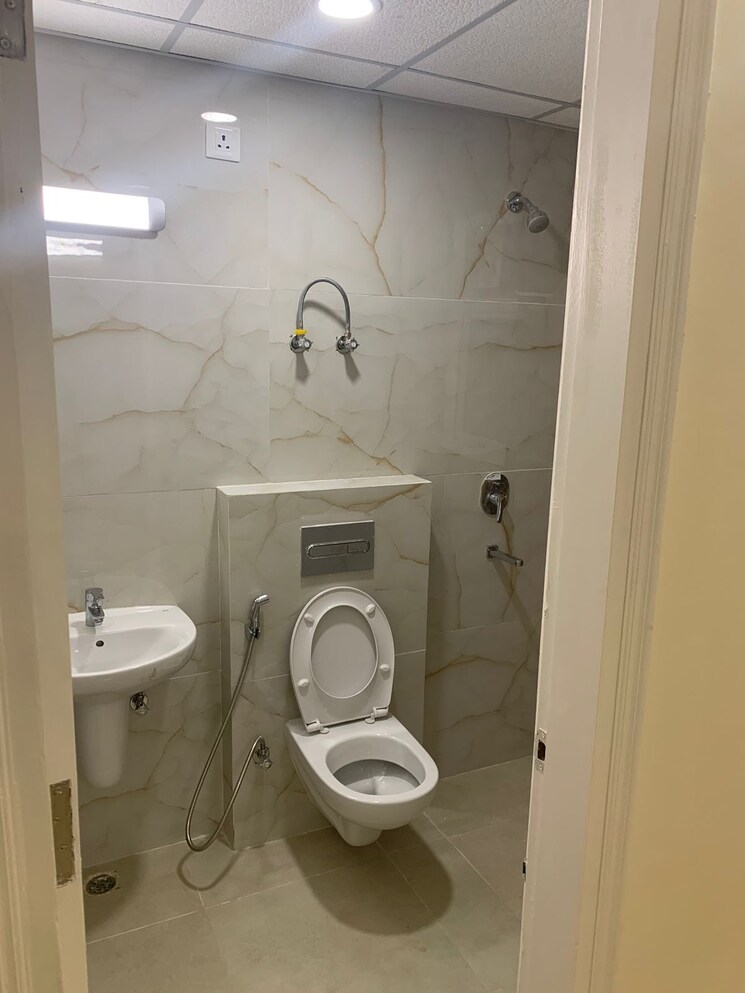 Bathroom, gomti nagar 3 Bedroom 1600 Sq.Ft. Builder Floor In Gomti Nagar Lucknow 8145641