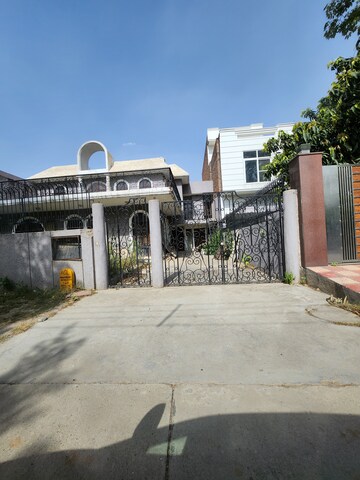 3.5 BHK Independent House For Sale in Sector 14
