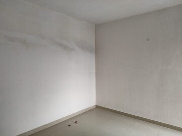 Room in 3 BHK Apartment at Rungta Madgul Antaraa, Diamond Harbour Road – for Rent