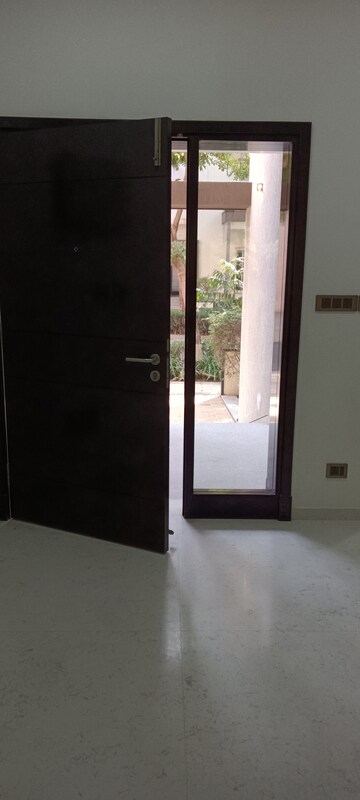 Room in 3.5 BHK Apartment at Sector 22 Dwarka – for Sale