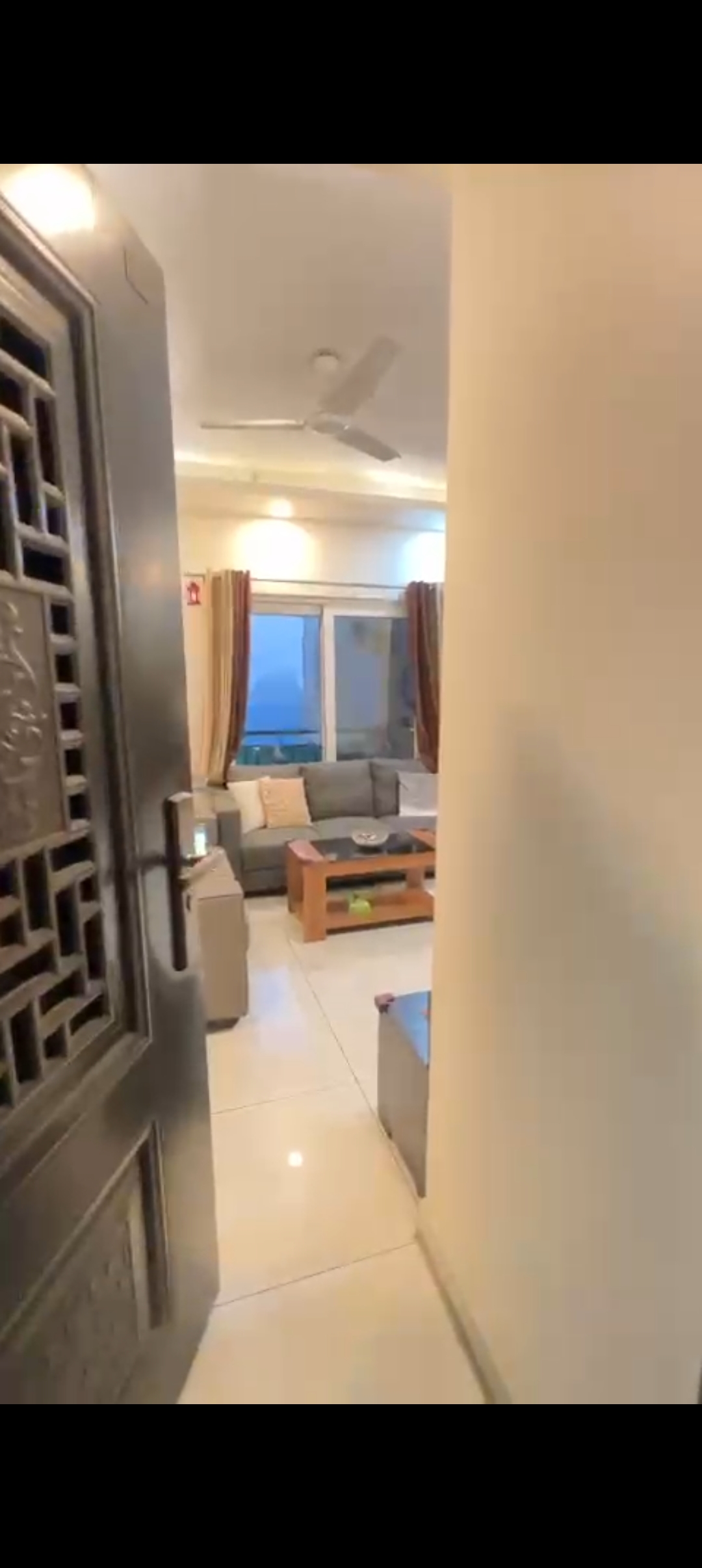 3 BHK Apartment For Sale in Paramount Floraville