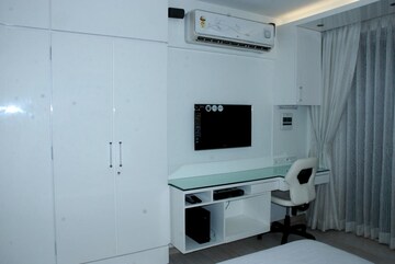 Bedroom in 5 BHK Apartment at Andheri West – for Sale