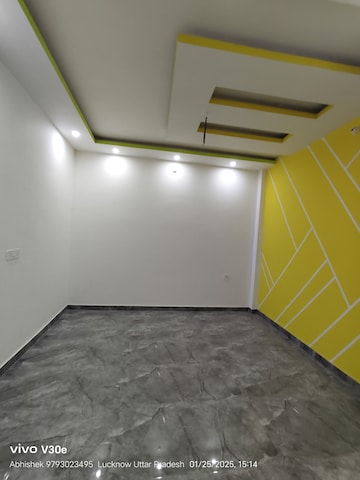 Room in 2 BHK Independent House at Jankipuram Extension – for Sale