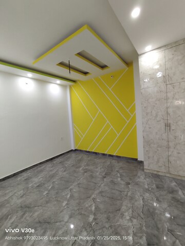 Room in 2 BHK Independent House at Jankipuram Extension – for Sale