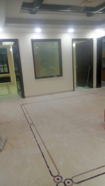 Room in 3 BHK Apartment at RWA Apartments Sector 39, Sector 39 – for Rent
