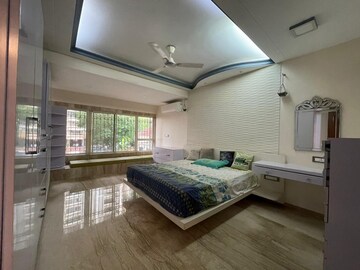 Bedroom in 5 BHK Villa at Andheri West – for Rent