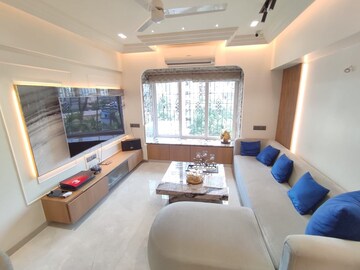 Team Area in 2 BHK Apartment at Bandra West – for Sale