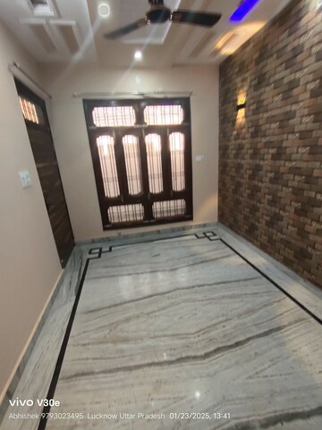 Room in 3 BHK Independent House at Jankipuram – for Sale